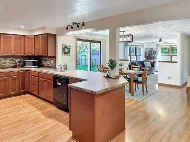 924 LAUREL LANE, Kaukauna, WI 54130
