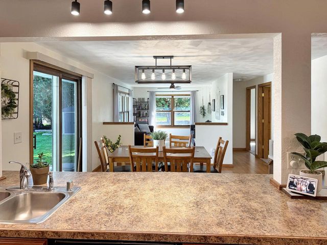 924 LAUREL LANE, Kaukauna, WI 54130