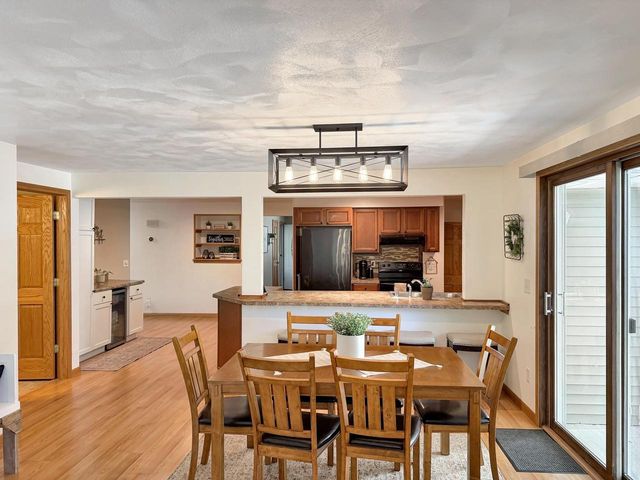 924 LAUREL LANE, Kaukauna, WI 54130