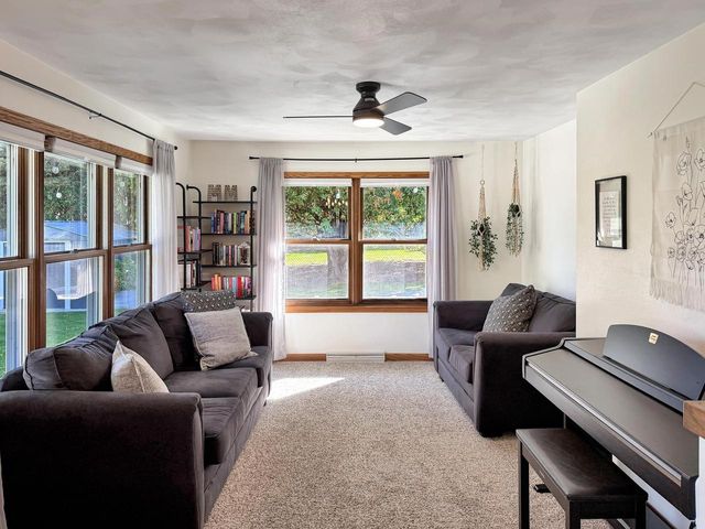 924 LAUREL LANE, Kaukauna, WI 54130