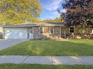 924 LAUREL LANE, Kaukauna, WI 54130