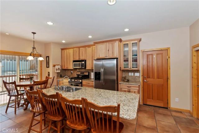 284 Leonard Lane, Sugarloaf, CA 92386