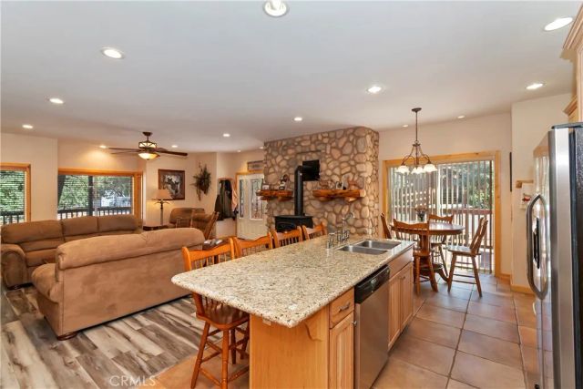 284 Leonard Lane, Sugarloaf, CA 92386