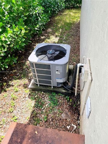 408 NW 12th St, Florida City, FL 33034
