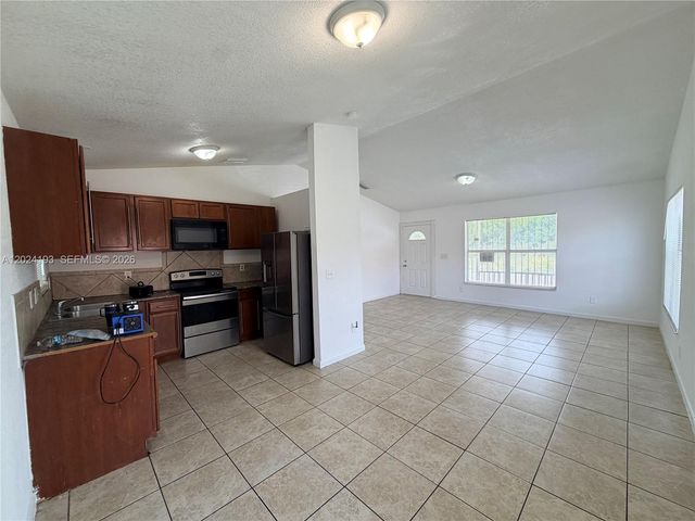 408 NW 12th St, Florida City, FL 33034