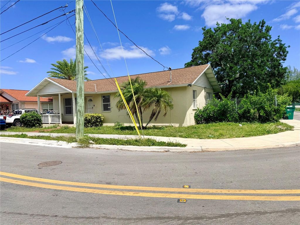 408 NW 12th St, Florida City, FL 33034
