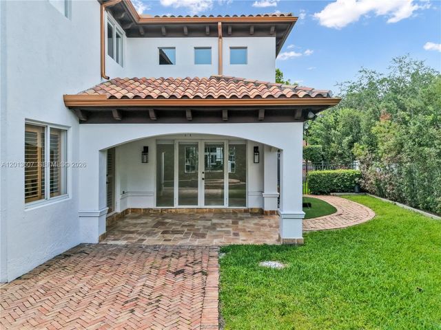 16763 NW 77th Path, Miami Lakes, FL 33016