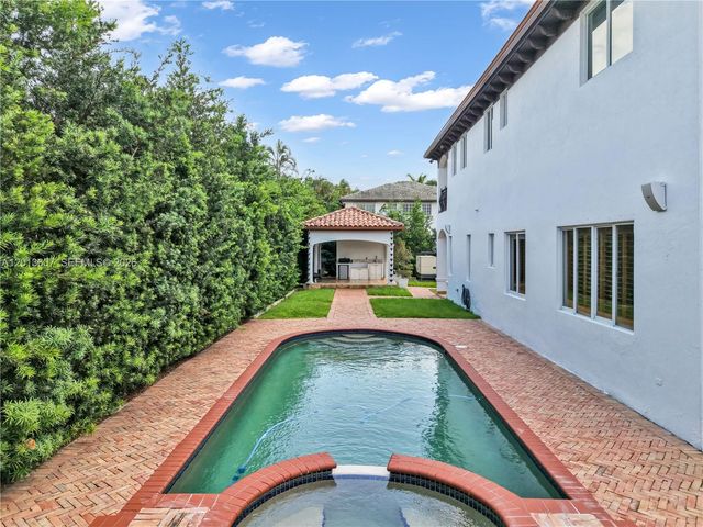 16763 NW 77th Path, Miami Lakes, FL 33016