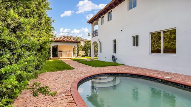 16763 NW 77th Path, Miami Lakes, FL 33016