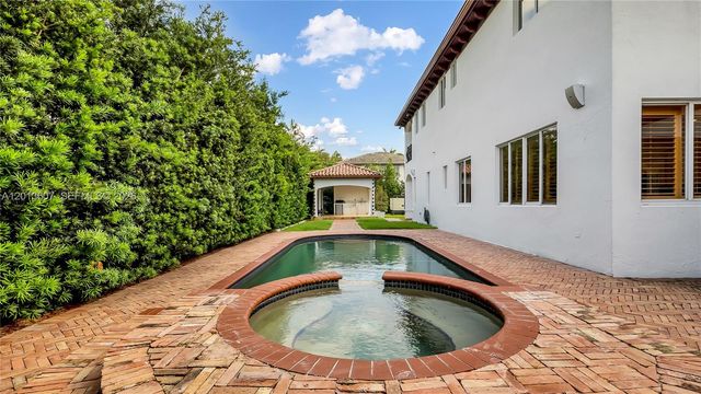 16763 NW 77th Path, Miami Lakes, FL 33016