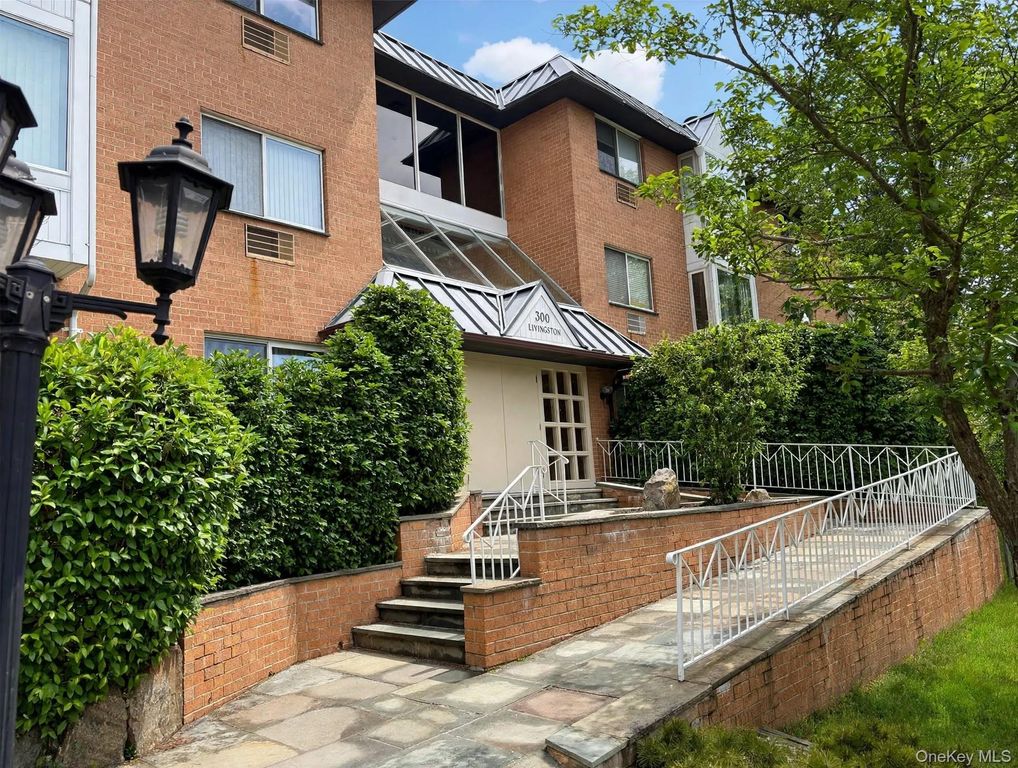 300 Livingston Avenue 1B, Mamaroneck, NY 10543