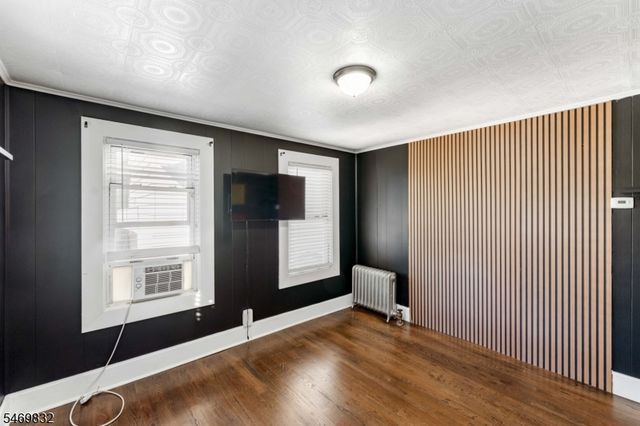 830 Gibbons Ct, Elizabeth City, NJ 07202