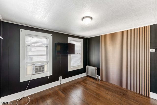 830 Gibbons Ct, Elizabeth City, NJ 07202