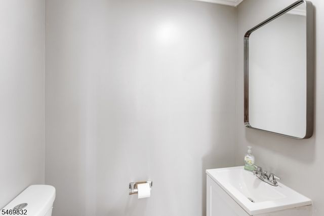 830 Gibbons Ct, Elizabeth City, NJ 07202