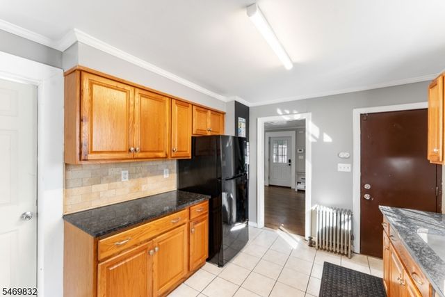 830 Gibbons Ct, Elizabeth City, NJ 07202