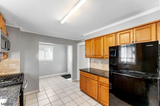 830 Gibbons Ct, Elizabeth City, NJ 07202