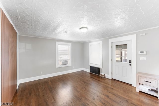 830 Gibbons Ct, Elizabeth City, NJ 07202