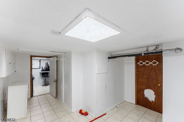 830 Gibbons Ct, Elizabeth City, NJ 07202