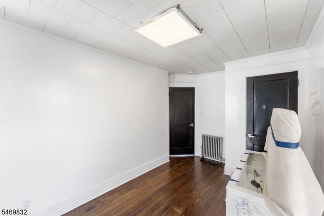 830 Gibbons Ct, Elizabeth City, NJ 07202