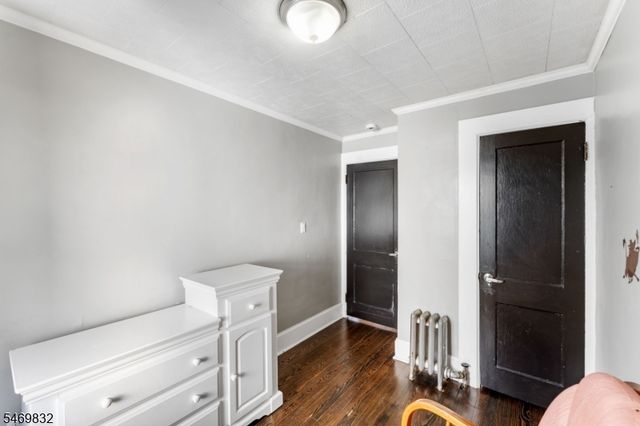 830 Gibbons Ct, Elizabeth City, NJ 07202