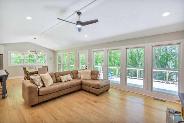 250 Harbor Heights Circle, Lavonia, GA 30553
