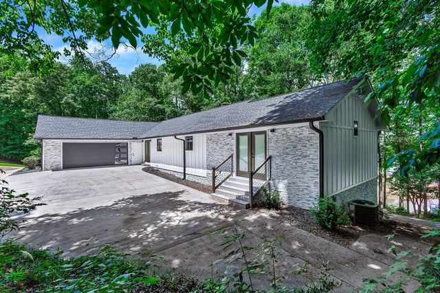 250 Harbor Heights Circle, Lavonia, GA 30553