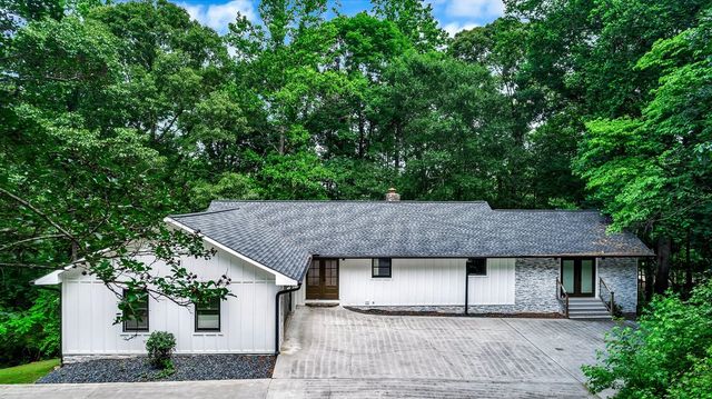 250 Harbor Heights Circle, Lavonia, GA 30553