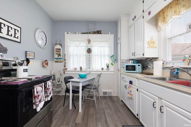 708 W 3rd Street, Mishawaka, IN 46544