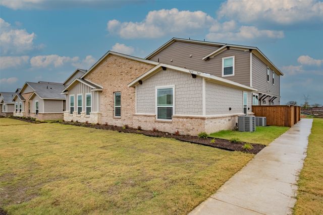 747 Wheatfield Drive, Venus, TX 76084