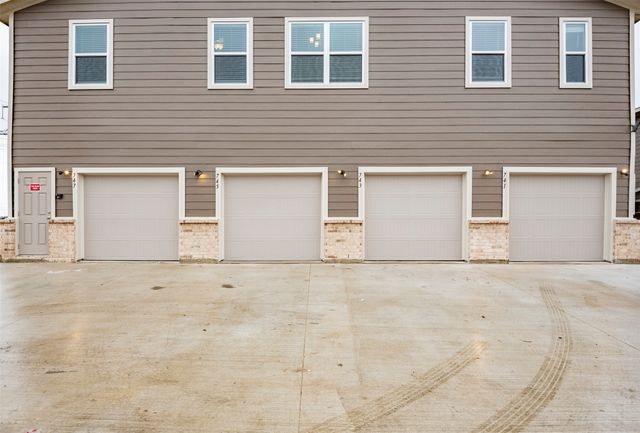 747 Wheatfield Drive, Venus, TX 76084