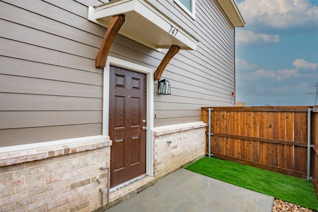 747 Wheatfield Drive, Venus, TX 76084