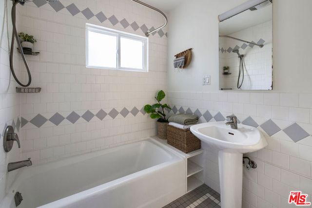 2615 Silver Ridge Avenue, Los Angeles, CA 90039