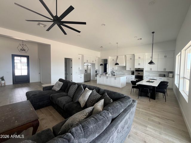 20255 W HIGHLAND Avenue, Litchfield Park, AZ 85340
