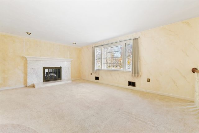 72 Stivaletta Dr, Dedham, MA 02026