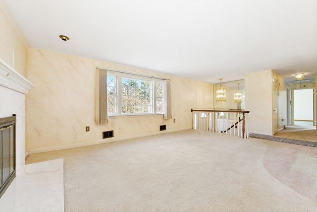 72 Stivaletta Dr, Dedham, MA 02026