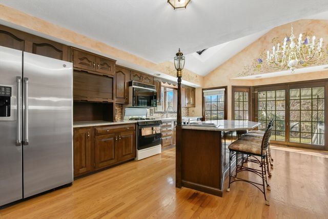 72 Stivaletta Dr, Dedham, MA 02026