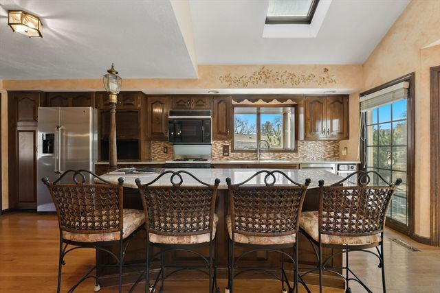 72 Stivaletta Dr, Dedham, MA 02026