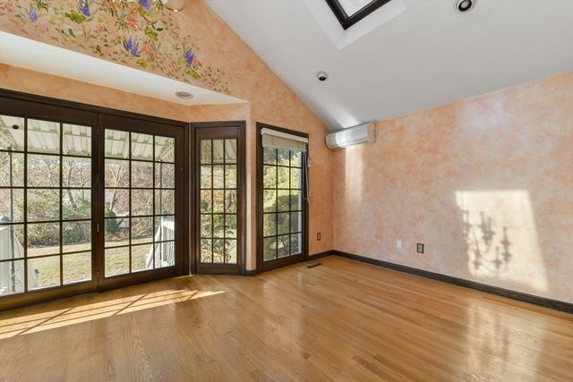 72 Stivaletta Dr, Dedham, MA 02026