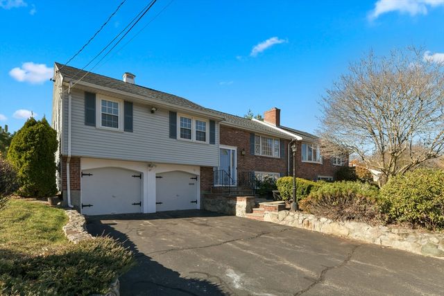 72 Stivaletta Dr, Dedham, MA 02026