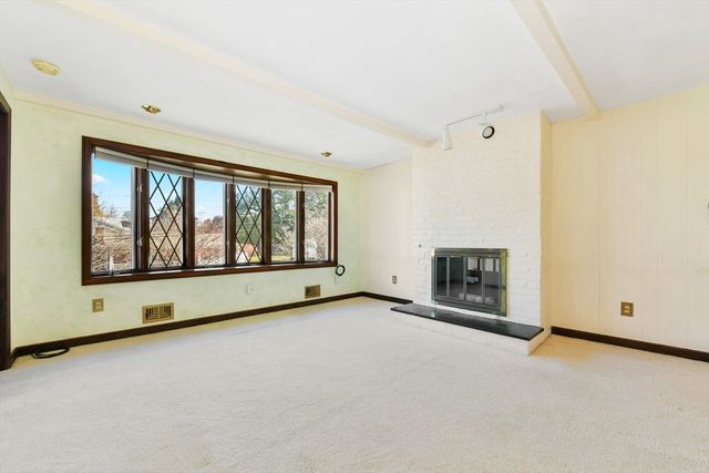 72 Stivaletta Dr, Dedham, MA 02026