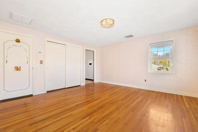 72 Stivaletta Dr, Dedham, MA 02026