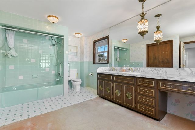 72 Stivaletta Dr, Dedham, MA 02026