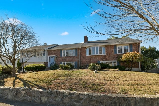 72 Stivaletta Dr, Dedham, MA 02026