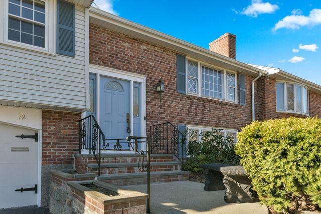 72 Stivaletta Dr, Dedham, MA 02026