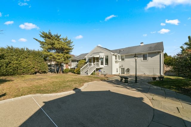 72 Stivaletta Dr, Dedham, MA 02026