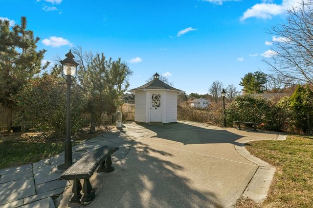 72 Stivaletta Dr, Dedham, MA 02026