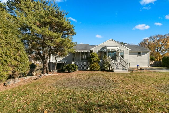 72 Stivaletta Dr, Dedham, MA 02026
