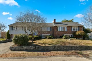 72 Stivaletta Dr, Dedham, MA 02026
