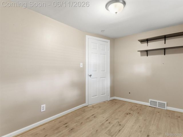 404 La Plaza Court, Royal Oak, MI 48073