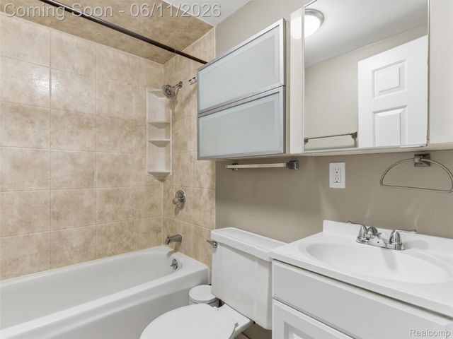 404 La Plaza Court, Royal Oak, MI 48073